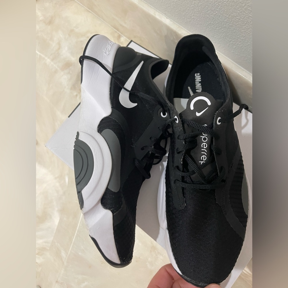 Nike SuperRep Go
Men's Training Shoes-size 12
